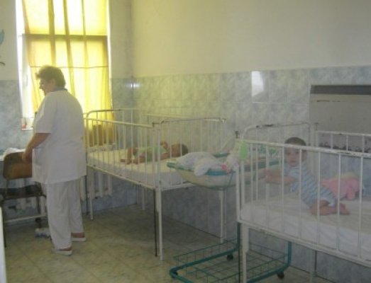 Fenomen îngrijorător: zeci de nou-născuţi sunt abandonaţi, anual, în Maternitatea Spitalului Judeţean